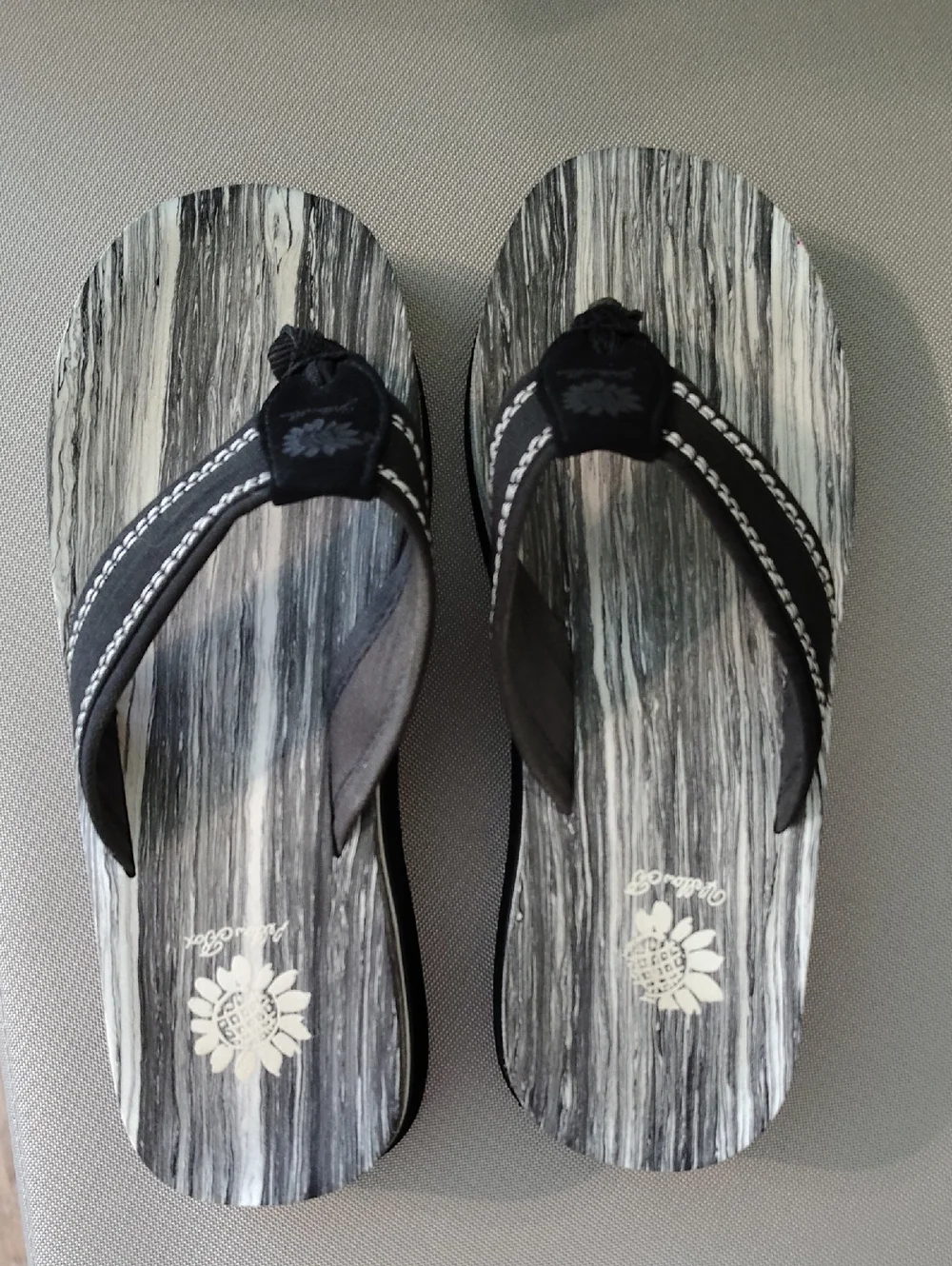 EUC Yellow Box Flip Flops - Picture 2 of 6